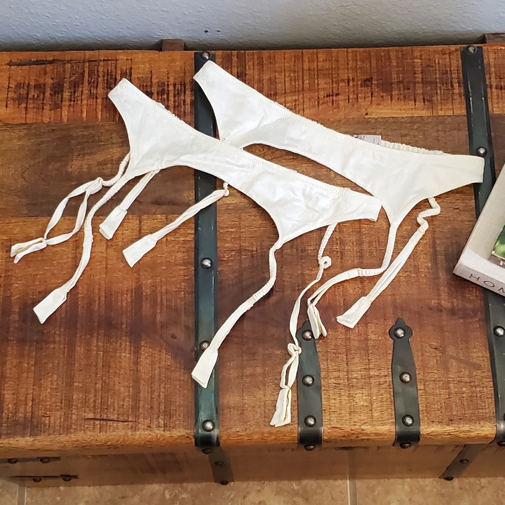 🤍 Victoria's Secret White Floral Garter Belt 🤍 - Picture 12 of 12